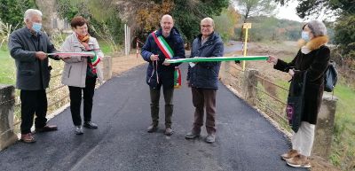 Fotografia dell'inaugurazione della strada vicinale di Citenne 