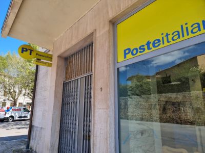 Fotografia dell'ingresso delle Poste di Massa Marittima