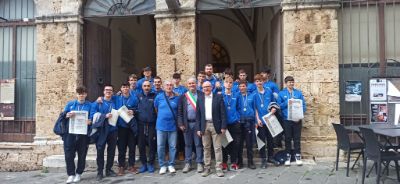 Olimpic di fronte al Comune