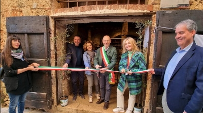 Taglio del nastro all'inaugurazione del frantoio