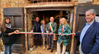 Taglio del nastro all'inaugurazione del frantoio