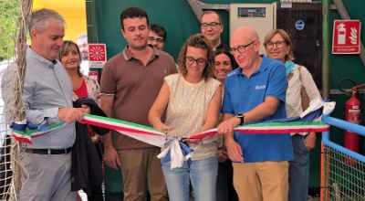 Il taglio del nastro per l'inaugurazione della nuova pavimentazione della palestra polivalente di Poggio